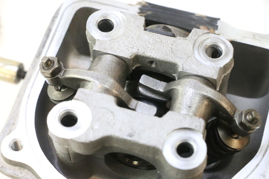 photo de CULASSE PEUGEOT KISBEE 4T 50 (2018 - 2022) - Autre angle de vue