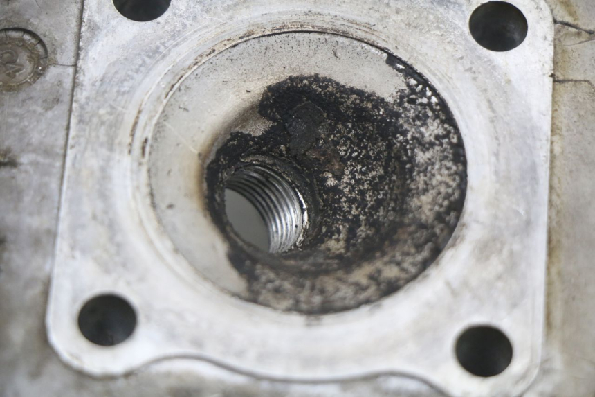 photo de CULASSE PEUGEOT LUDIX 50 (2008 - 2017) - Points de fixation