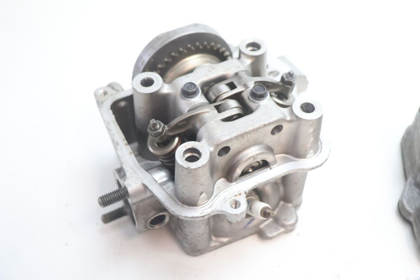 photo de CULASSE HONDA PCX (JF28) 125 (2009 - 2011) - Autre angle de vue