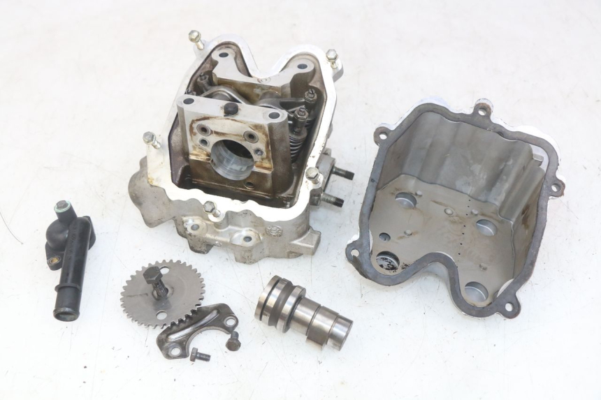 photo de CULASSE PEUGEOT SATELIS 125 (2010 - 2012) - Zoom composants