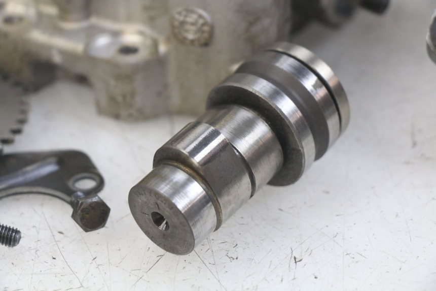 photo de CULASSE PEUGEOT SATELIS 125 (2010 - 2012) - Vue rapprochée