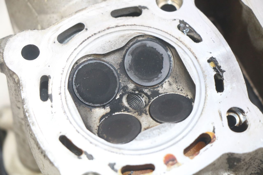 photo de CULASSE PEUGEOT SATELIS 125 (2010 - 2012) - Autre angle de vue