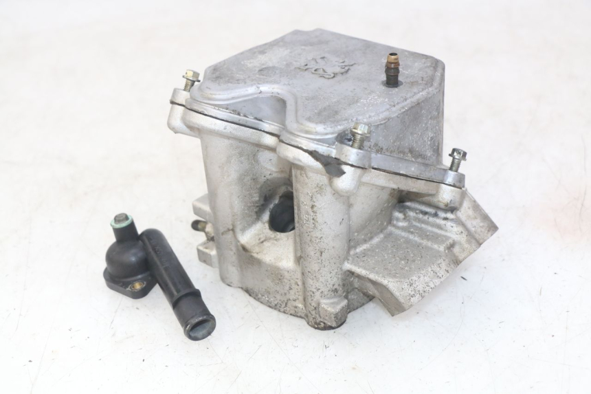 photo de CULASSE PEUGEOT SATELIS 125 (2010 - 2012) - Points de fixation