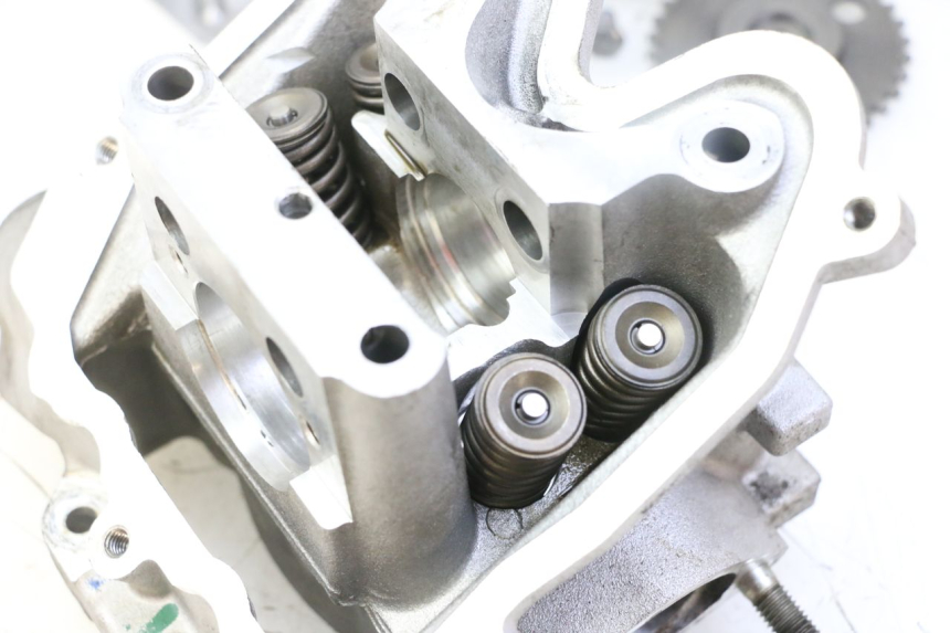 photo de CULASSE PEUGEOT SATELIS 125 (2013 - 2018) - Inspection visuelle