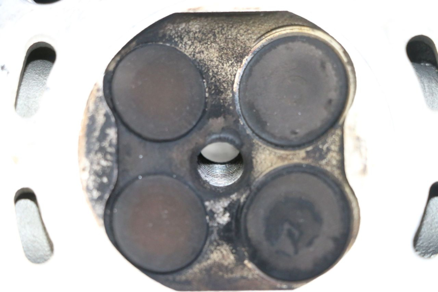 photo de CULASSE PEUGEOT SATELIS 125 (2013 - 2018) - Inspection visuelle