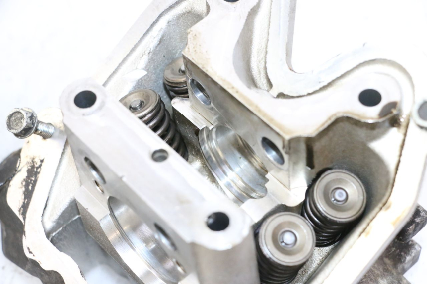 photo de CULASSE PEUGEOT SATELIS 125 (2013 - 2018) - Points de fixation