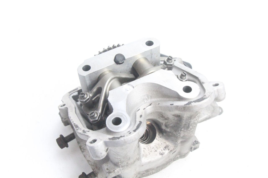 photo de CULASSE PEUGEOT SATELIS 125 (2006 - 2009) - Autre angle de vue