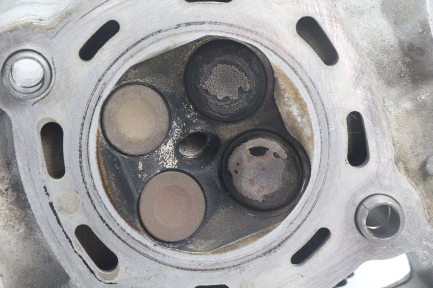 photo de CULASSE PEUGEOT SATELIS 125 (2006 - 2009) - Points de fixation