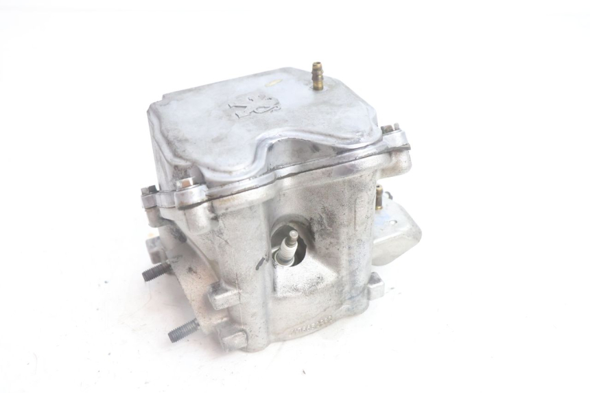 photo de CULASSE PEUGEOT SATELIS 125 (2006 - 2009) - Gros plan technique