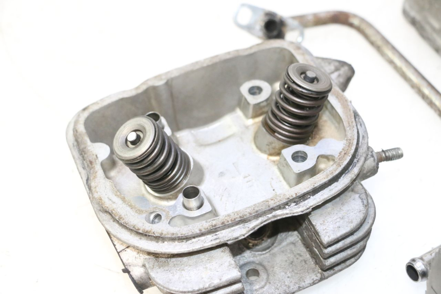 photo de CULASSE HONDA SCV LEAD 100 (2003 - 2007) - Vue rapprochée