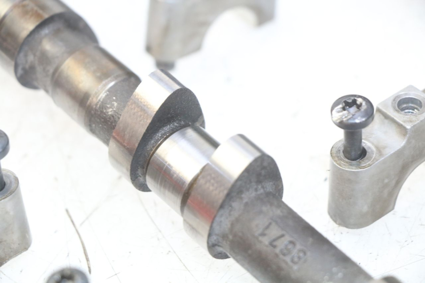 photo de CULASSE TRIUMPH SPRINT ST 955 (1999 - 2001) - Gros plan technique