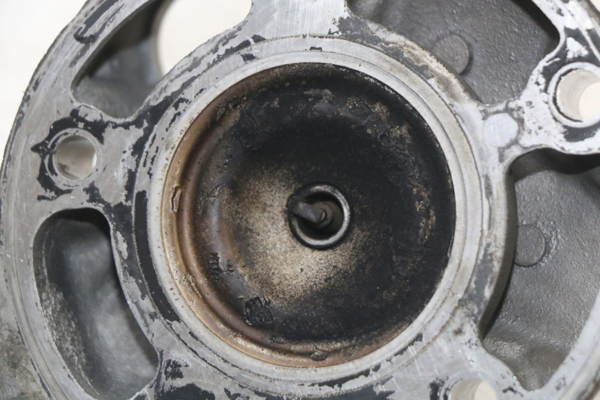 photo de CULASSE YAMAHA TDR DELTABOX 125 (1997 - 2003) - Gros plan technique