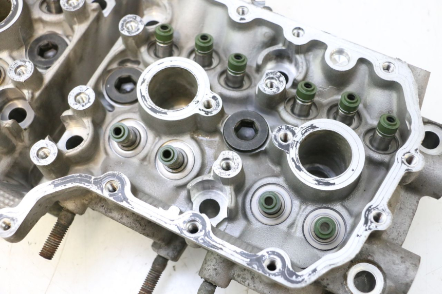 photo de CULASSE YAMAHA YZF R GENESIS 750 (1993 - 1998) - Aperçu profil