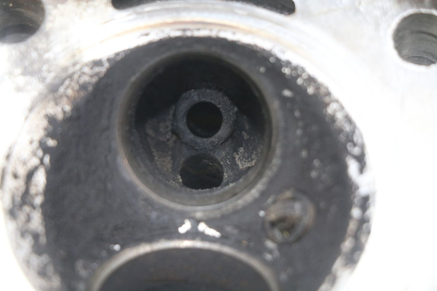 photo de CULASSE KAWASAKI ZR7 ZR-7 S 750 (1999 - 2004) - Zoom état d’usage