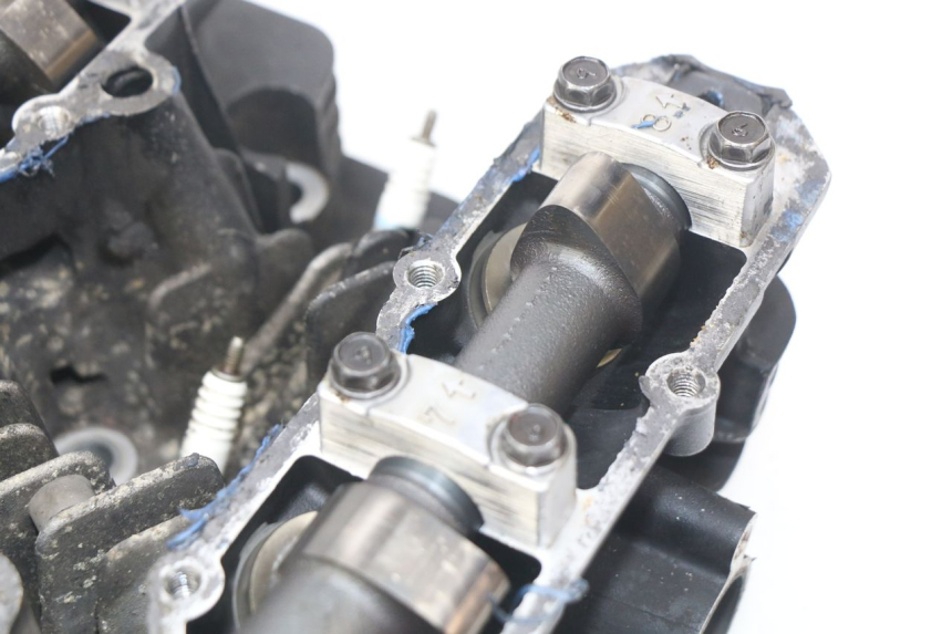 photo de CULASSE KAWASAKI ZR7 ZR-7 S 750 (1999 - 2004) - Gros plan technique