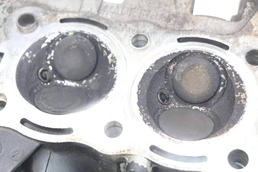 photo de CULASSE KAWASAKI ZR7 ZR-7 S 750 (1999 - 2004) - Gros plan technique