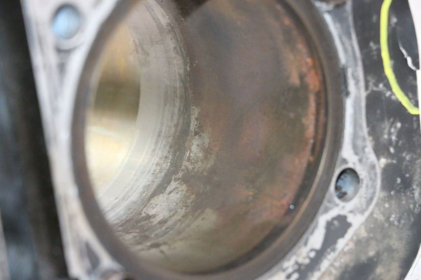 photo de CYLINDRE SUZUKI DR S 600 (1985 - 1989) - Gros plan technique