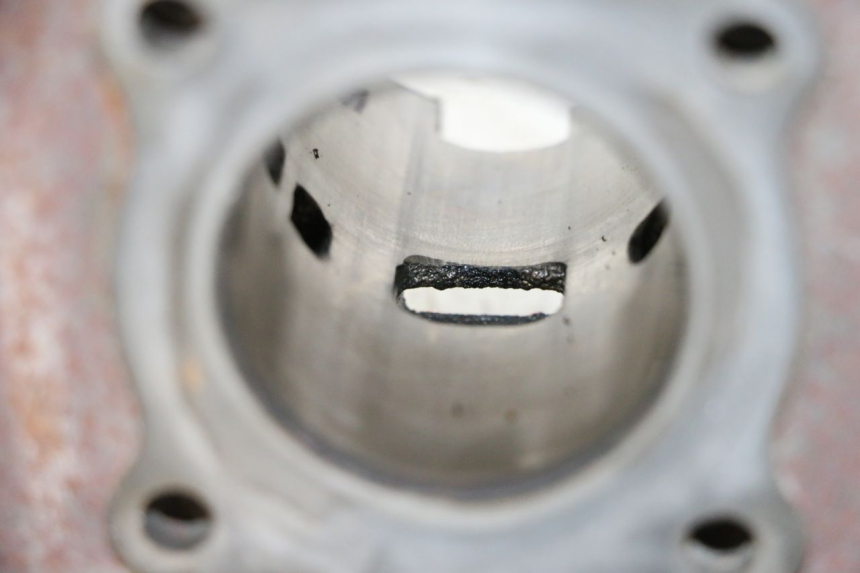 photo de CYLINDRE PEUGEOT KISBEE 2T 50 (2010 - 2017) - Zoom état d’usage