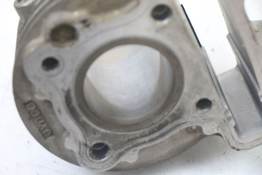 photo de CYLINDRE PEUGEOT KISBEE 4T 50 (2018 - 2022) - Gros plan technique