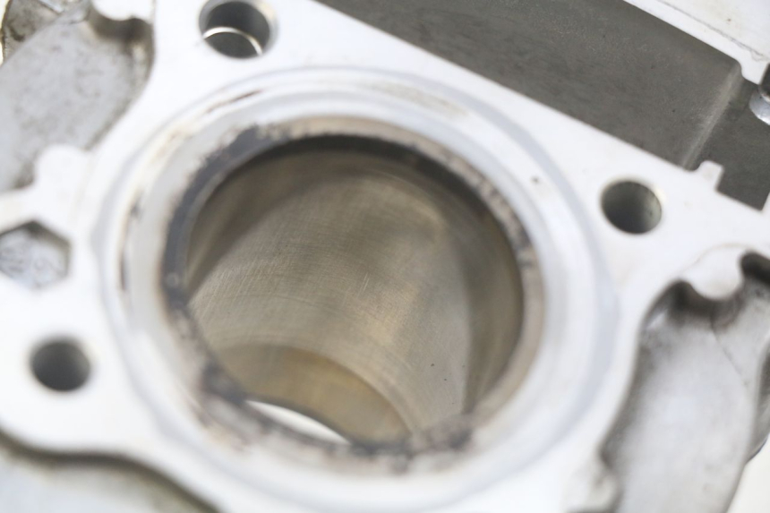 photo de CYLINDRE PISTON KYMCO AGILITY 16+ 4T 50 (2018 - 2023) - Zoom état d’usage