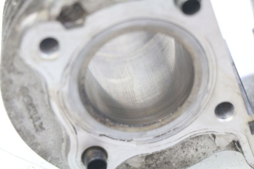 photo de CYLINDRE PISTON KYMCO AGILITY 4T 50 (2005 - 2018) - Gros plan technique