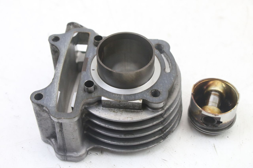 photo de CYLINDRE PISTON KYMCO AGILITY 4T 50 (2018 - 2022) - Points de fixation