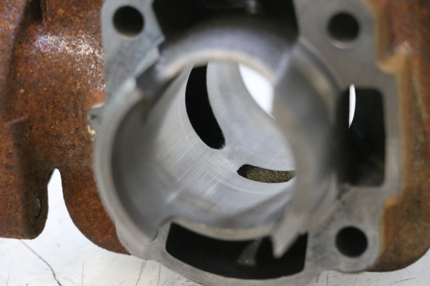 photo de CYLINDRE PISTON KYMCO AGILITY FR 2T 50 (2012 - 2017) - Gros plan technique