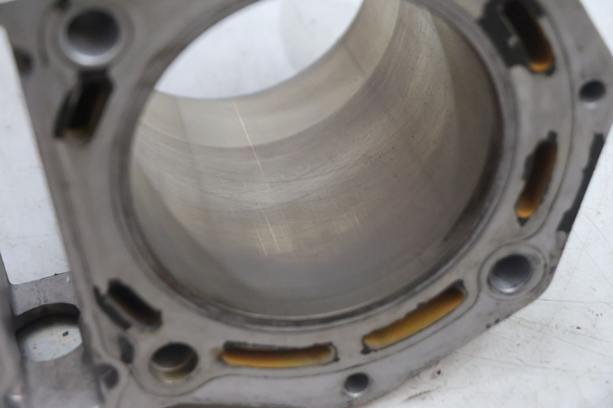 photo de CYLINDRE PISTON ARRIERE GILERA GP 800 (2007 - 2013) - Aperçu profil