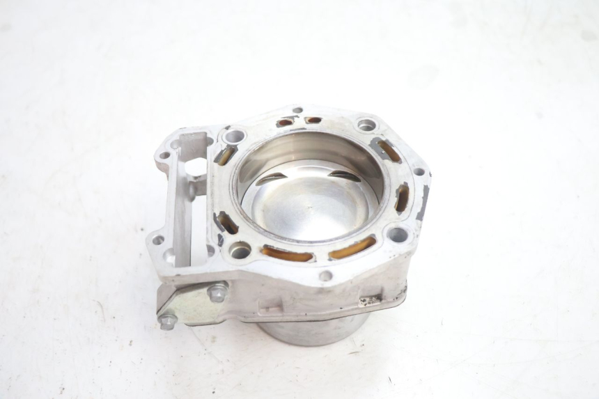 photo de CYLINDRE PISTON ARRIERE GILERA GP 800 (2007 - 2013) - Gros plan technique