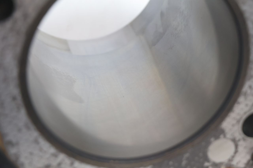 photo de CYLINDRE PISTON ARRIERE HARLEY DAVIDSON ROAD GLIDE FLTRXSE 1920 (2018 - 2022) - État de surface