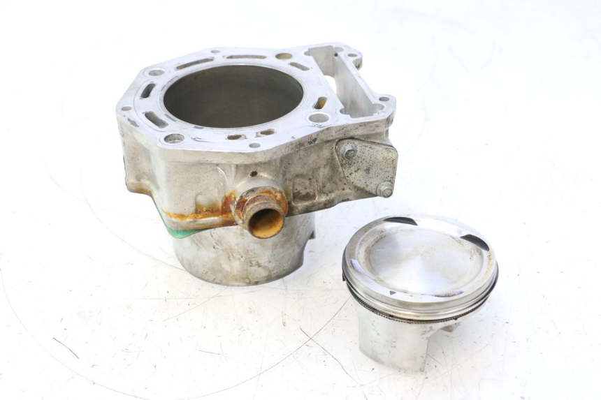 photo de CYLINDRE PISTON AVANT GILERA GP 800 (2007 - 2013) - Vue rapprochée