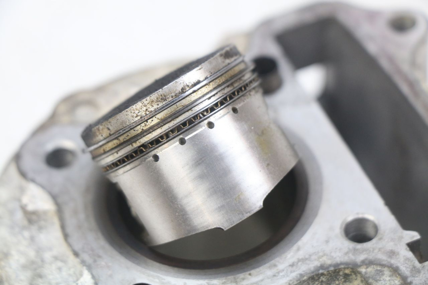 photo de CYLINDRE PISTON BAOTIAN BT 50 QT-12 50 (2007 - 2009) - Zoom composants