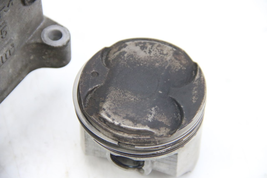 photo de CYLINDRE PISTON SUZUKI BURGMAN 125 (2007 - 2014) - Gros plan technique