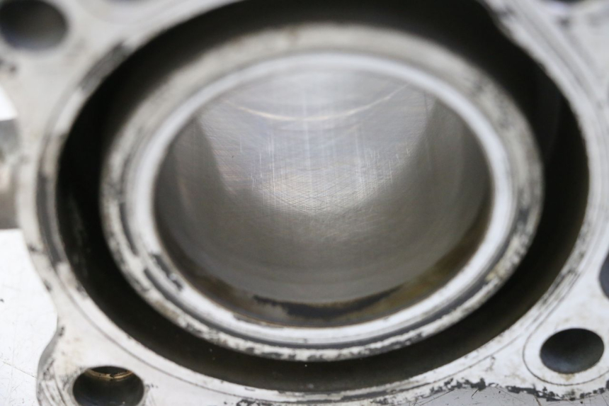 photo de CYLINDRE PISTON SUZUKI BURGMAN 125 (2007 - 2014) - Gros plan technique