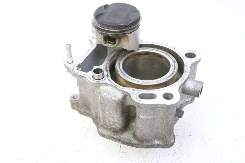 photo de CYLINDRE PISTON SUZUKI BURGMAN 125 (2007 - 2014) - Vue rapprochée