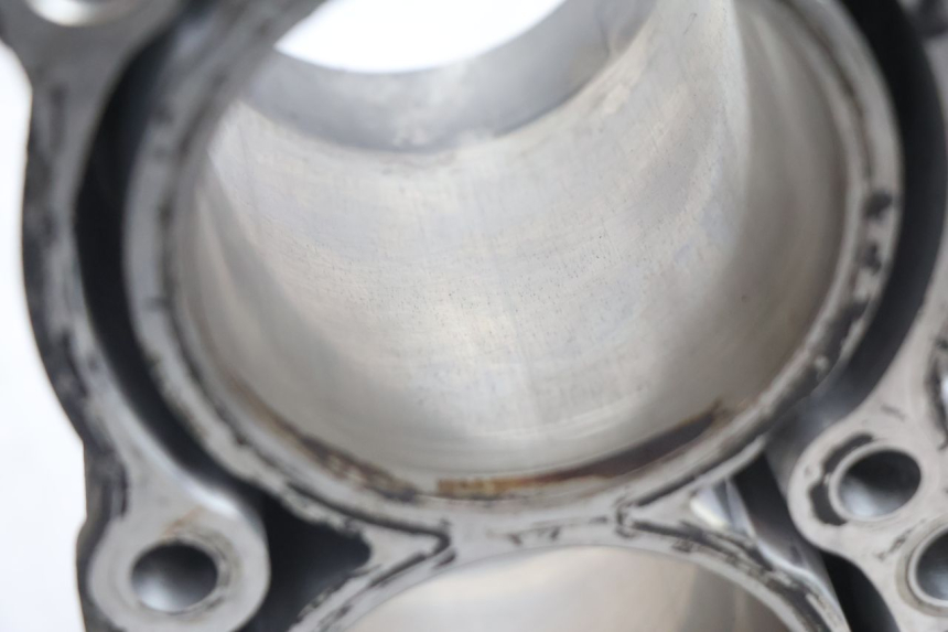 photo de CYLINDRE PISTON SUZUKI BURGMAN EXECUTIVE ABS 650 (2006 - 2012) - Photo complémentaire