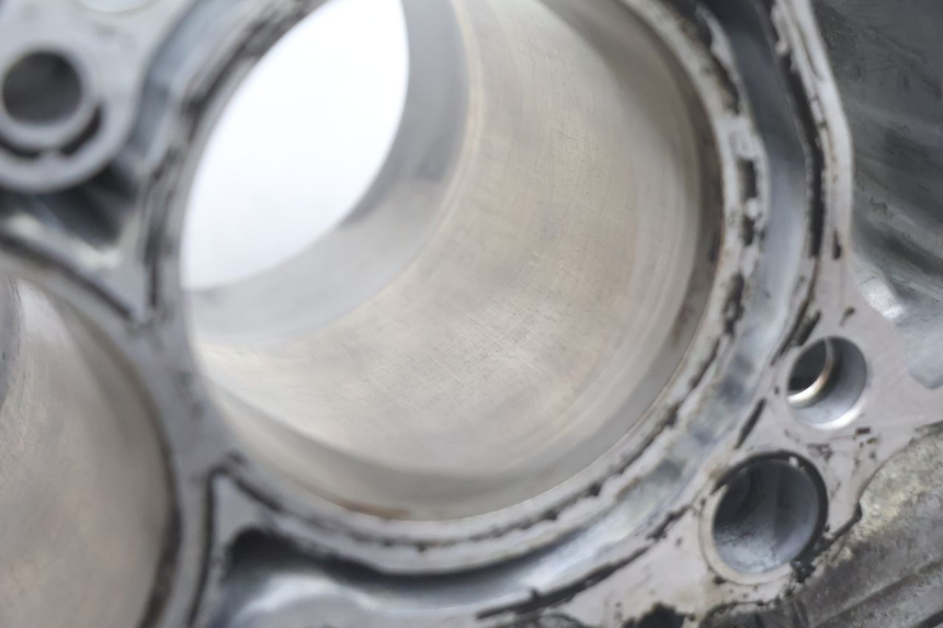 photo de CYLINDRE PISTON SUZUKI BURGMAN EXECUTIVE ABS 650 (2006 - 2012) - Angle alternatif