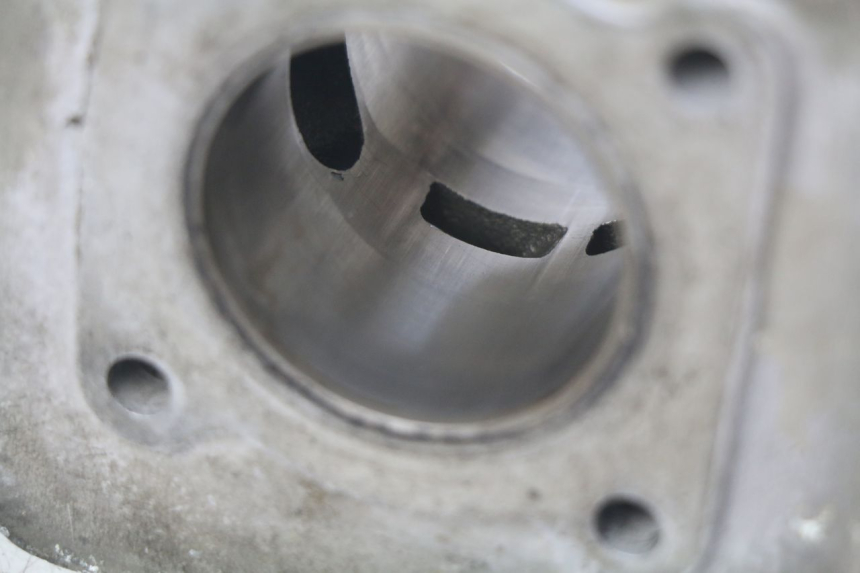 photo de CYLINDRE PISTON PEUGEOT BUXY 50 (1993 - 1998) - Points de fixation