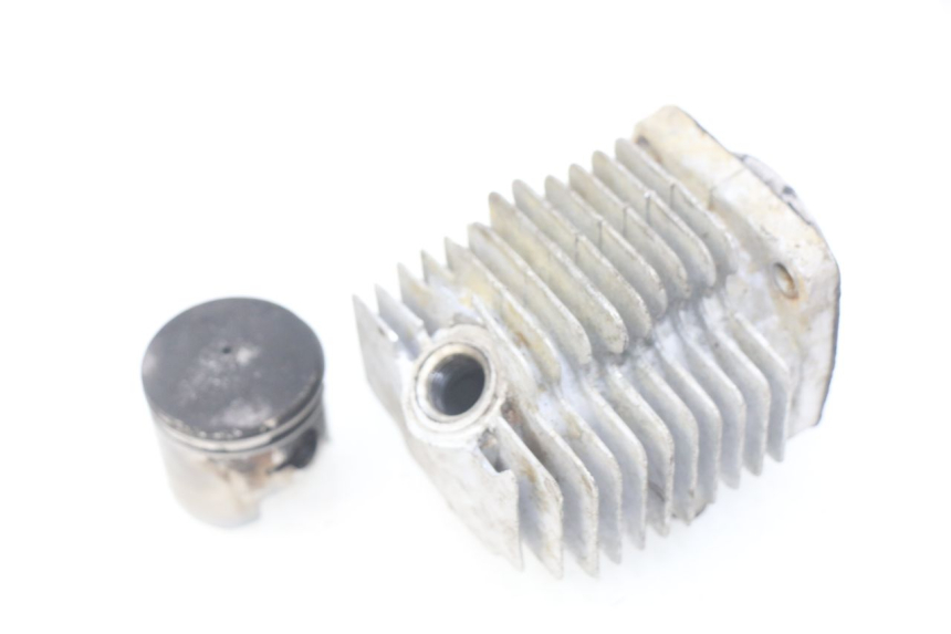 photo de CYLINDRE PISTON POCKET BIKE COURSE 50 - Gros plan technique