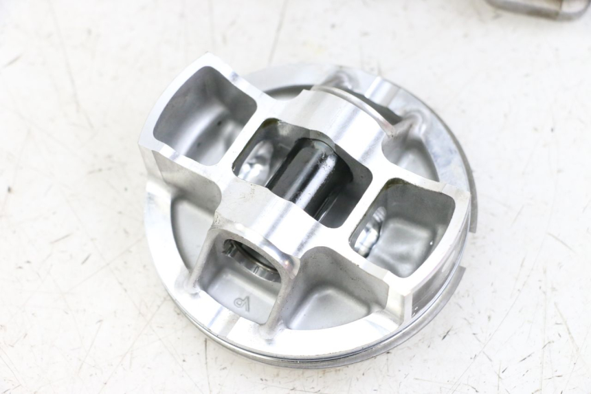 photo de CYLINDRE PISTON HONDA CRF R 250 (2020 - 2021) - Gros plan technique