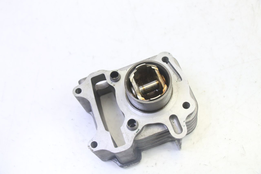 photo de CYLINDRE PISTON SYM CROX 4T 50 (2016 - 2023) - Autre angle de vue