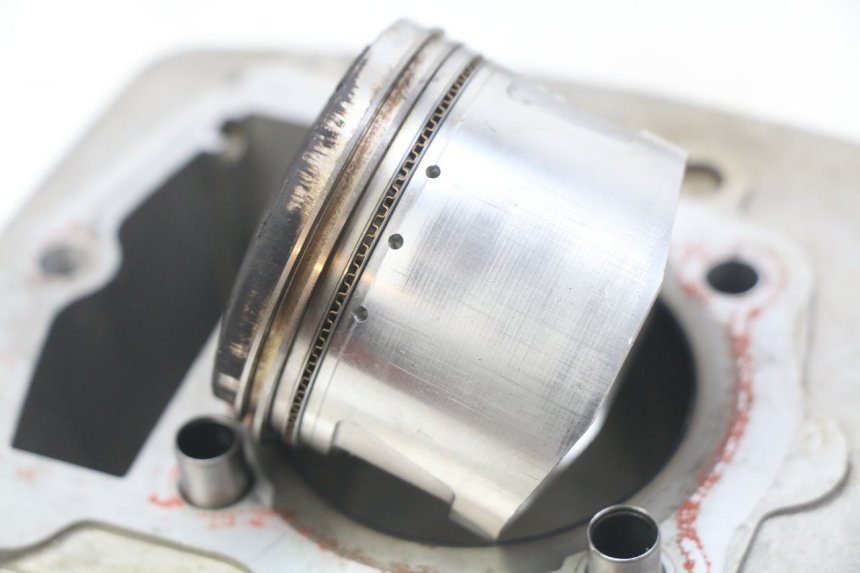 photo de CYLINDRE PISTON XTRM FACTORY DIRTBIKE BSE 150 - Focus structure