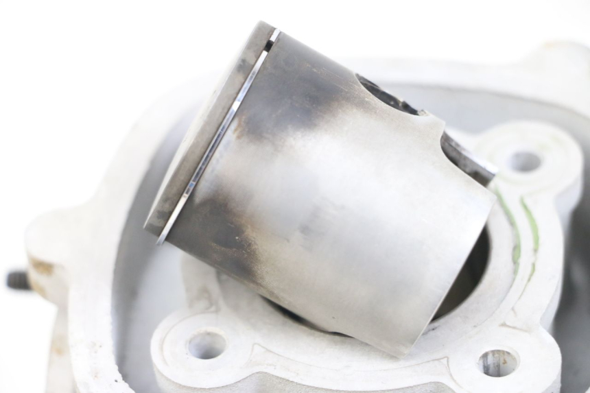 photo de CYLINDRE PISTON GILERA DNA 50 (2000 - 2007) - Vue rapprochée