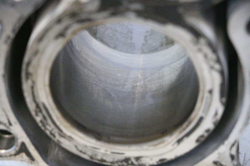 photo de CYLINDRE PISTON HONDA FJS SILVER WING SILVERWING 400 (2005 - 2008) - Vue rapprochée
