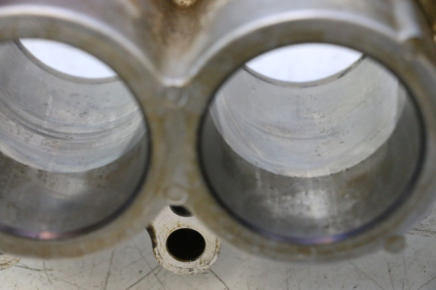 photo de CYLINDRE PISTON HONDA FJS SILVER WING SILVERWING 400 (2005 - 2008) - Points de fixation