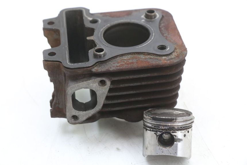 photo de CYLINDRE PISTON PIAGGIO FLY 4T 50 (2004 - 2010) - Zoom état d’usage