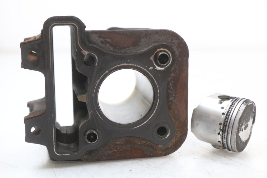 photo de CYLINDRE PISTON PIAGGIO FLY 4T 50 (2004 - 2010) - Autre angle de vue