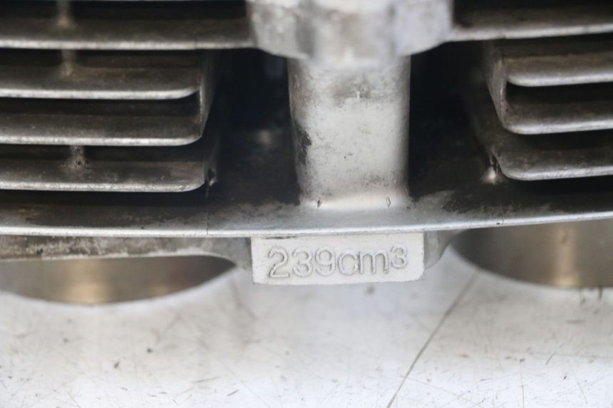 photo de CYLINDRE PISTON SUZUKI GSX E 250 (1982 - 1983) - Zoom composants