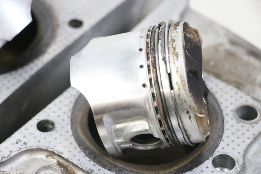 photo de CYLINDRE PISTON SUZUKI GSX E 250 (1982 - 1983) - Zoom qualité