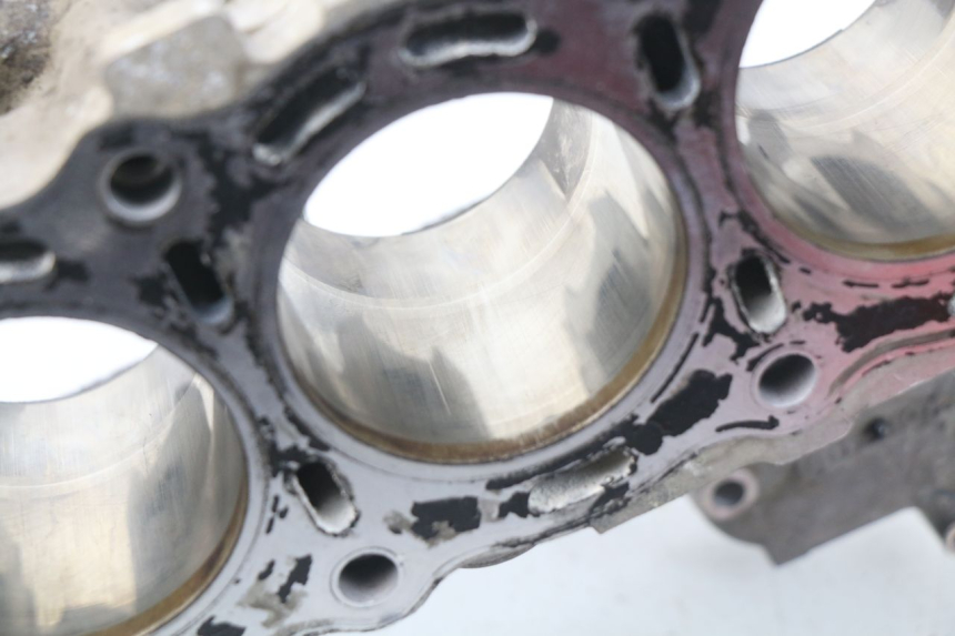 photo de CYLINDRE PISTON SUZUKI GSX-R GSXR 600 (2001 - 2003) - Gros plan technique